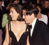 Elizabeth Hurley y Hugh Grant, actores de "Remando al viento"